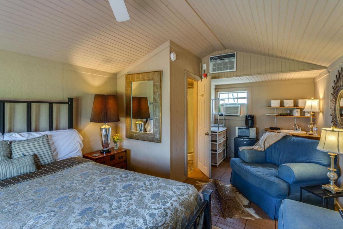 Four Winds Victorian Venue & Suites Bonham Exteriör bild